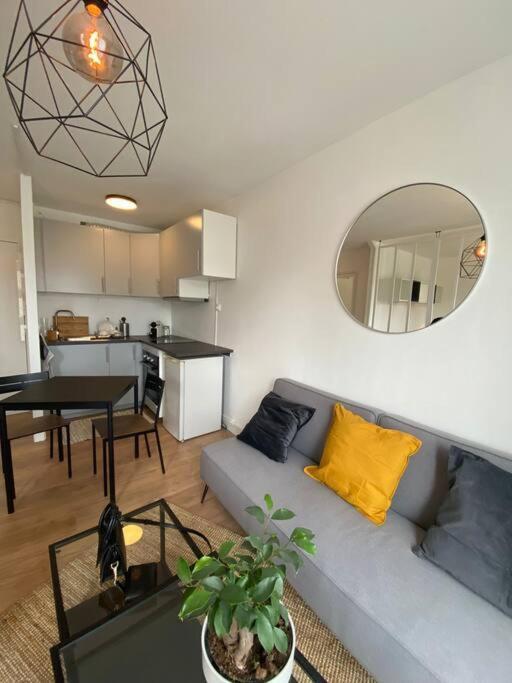 Superbe Studio Avec Parking Gratuit Sur Place Paray-Vieille-Poste Екстериор снимка